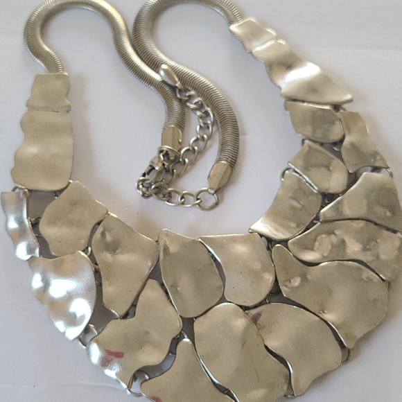 🌸 4/$50 Chunky Hammered Silver Statement Necklace - Picture 9 of 9